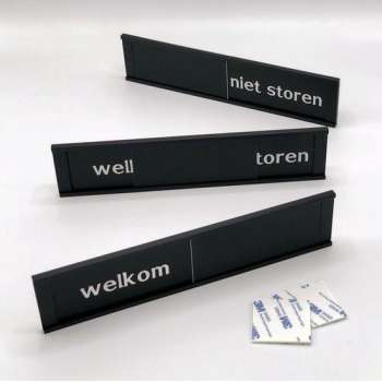 Schuifbordje Welkom - Niet storen. 255 mm x 57 mm. Bevestiging twee 3M dubbelzijdige stickers.