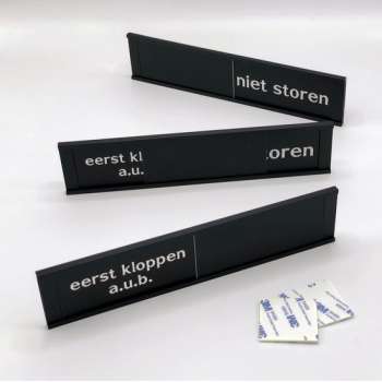 Schuifbordje Eerst kloppen - Niet storen - 255 mm x 57 mm - Bevestiging twee 3M dubbelzijdige stickers - Promessa-Design.