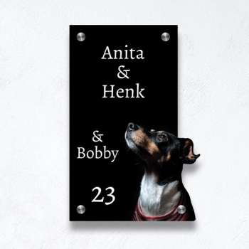 Naambordje met Hond - 8 mm dik plexiglas met RVS afstandshouders