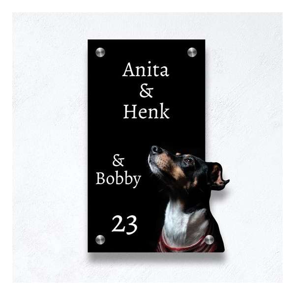 Naambordje met Hond - 8 mm dik plexiglas met RVS afstandshouders