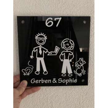 Naambordje Familie - Zwart plexiglas - 20 cm x 20 cm - keuze uit diverse figuurtjes